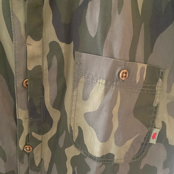 Vans Camo Button-Down Short Sleeve. Men’s Medium. Dead Stock. Great Condition. - Picture 3 of 3